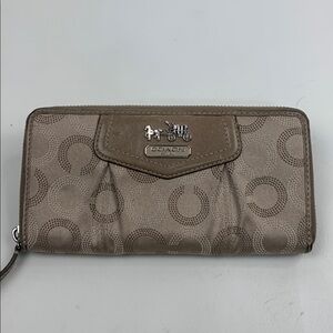 Vintage Coach Beige Tan Circle C Pattern Zip Around Wallet Pink Lined Designer